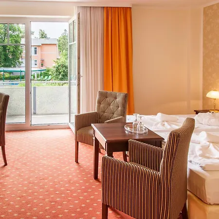 Отель Ostseehotel Im Park - Ein Rovell Херингсдорф