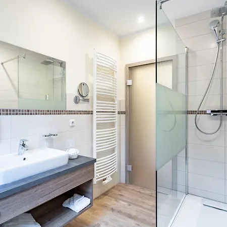 Отель Ostseehotel Im Park - Ein Rovell