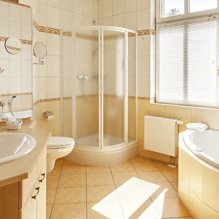 Отель Ostseehotel Im Park - Ein Rovell 4*